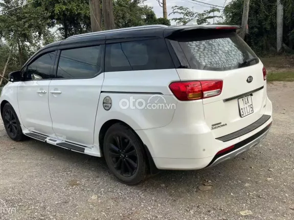 Kia Sedona 2.2 DAT 2016 - Xe cực đẹp, máy dầu
