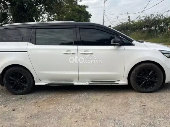 Kia Sedona 2.2 DAT 2016 - Xe cực đẹp, máy dầu