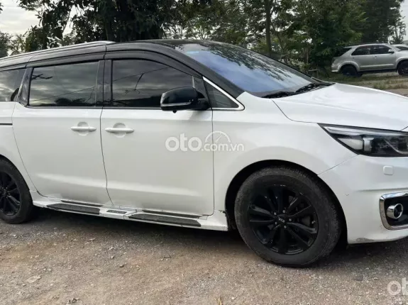 Kia Sedona 2.2 DAT 2016 - Xe cực đẹp, máy dầu