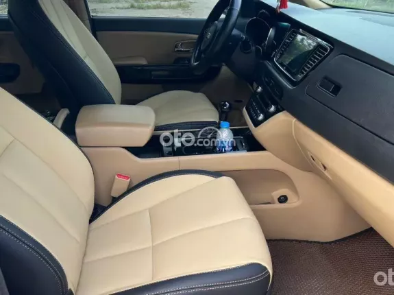Kia Sedona 2.2 DAT 2016 - Xe cực đẹp, máy dầu