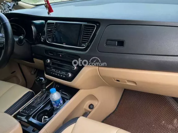 Kia Sedona 2.2 DAT 2016 - Xe cực đẹp, máy dầu