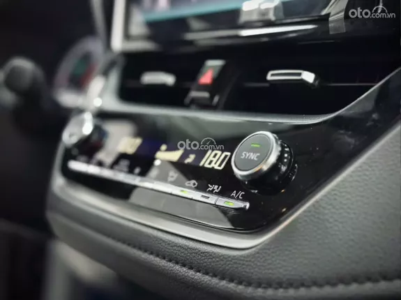Toyota Corolla Altis 1.8 V 2023 - Nước sơn còn đẹp, bao check thoải mái