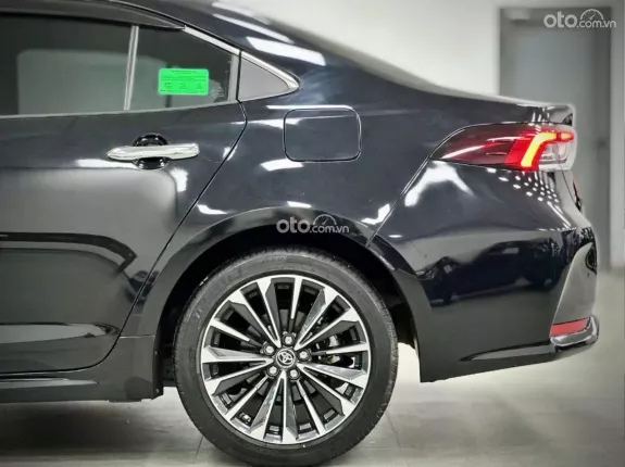 Toyota Corolla Altis 1.8 V 2023 - Nước sơn còn đẹp, bao check thoải mái