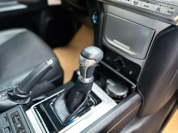 Toyota Land Cruiser Prado VX 2023 - Xe full lịch sử hãng- bao check