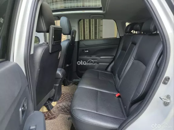 Mitsubishi Outlander 2.0 CVT 2016 - Xe cá nhân chính chủ từ đầu