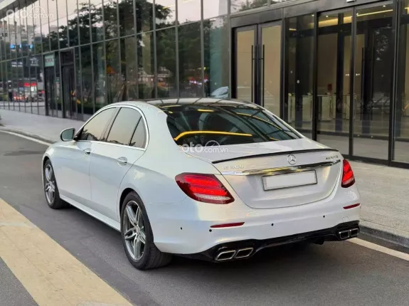 Mercedes-Benz E300 2017 - Màu xanh wrap trắng siêu đẹp, Xe đã up lên body G63