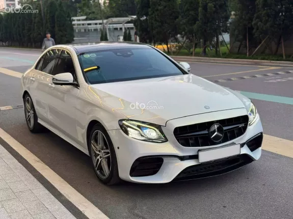 Mercedes-Benz E300 2017 - Màu xanh wrap trắng siêu đẹp, Xe đã up lên body G63