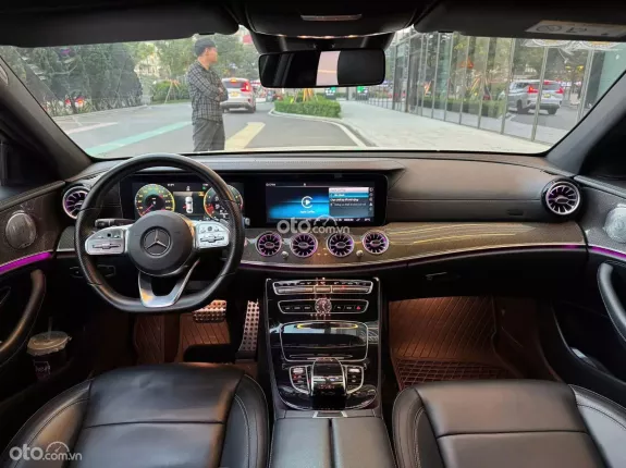 Mercedes-Benz E300 2017 - Màu xanh wrap trắng siêu đẹp, Xe đã up lên body G63