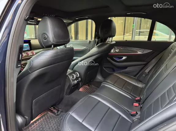 Mercedes-Benz E300 2017 - Màu xanh wrap trắng siêu đẹp, Xe đã up lên body G63