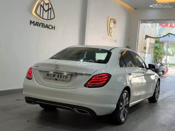Mercedes-Benz C250 Exclusive 2018 - Xe option chất lượng, xe bảo dưỡng hãng đầy đủ