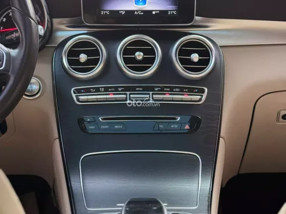 Mercedes-Benz GLC 300 4Matic 2018 - Odo 6,3v miles cực đẹp