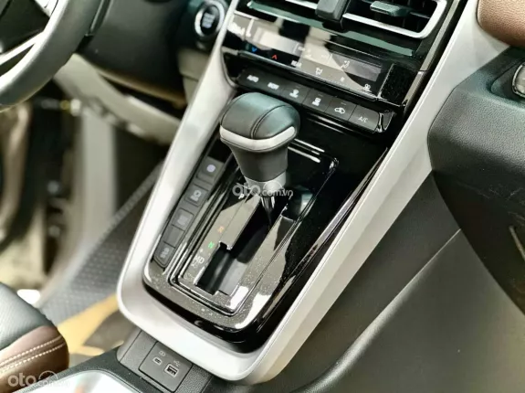 Toyota Innova Cross 2025 - Full lịch sử hãng