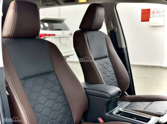 Toyota Innova Cross 2025 - Full lịch sử hãng