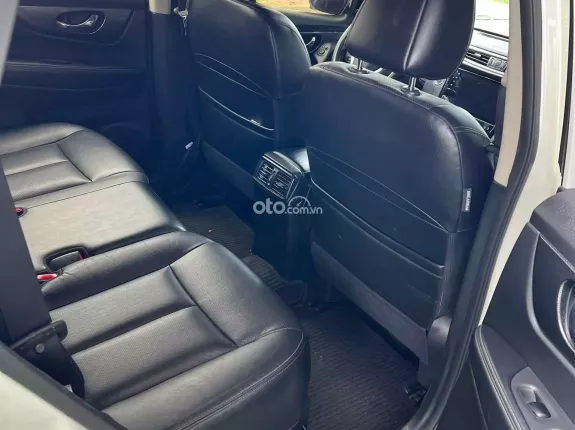 Nissan X trail 2.5 SV 4WD 2020 - Nissan X trail 2.5 SV bản 2 cầu cao cấp Sản xuất và đăng ký năm 2020 1 chủ từ đầu