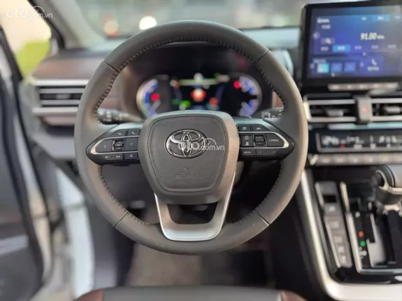 Toyota Innova Cross Hybrid 2025 - Odo 2.000km mới 99%