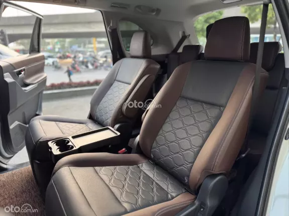 Toyota Innova Cross Hybrid 2025 - Odo 2.000km mới 99%