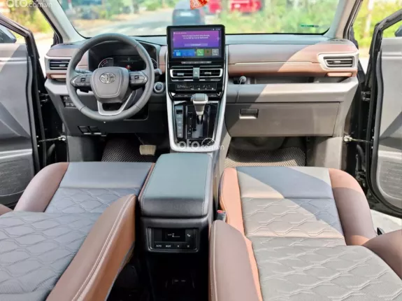 Toyota Innova Cross Xăng 2025 - Odo 7.000km như mới