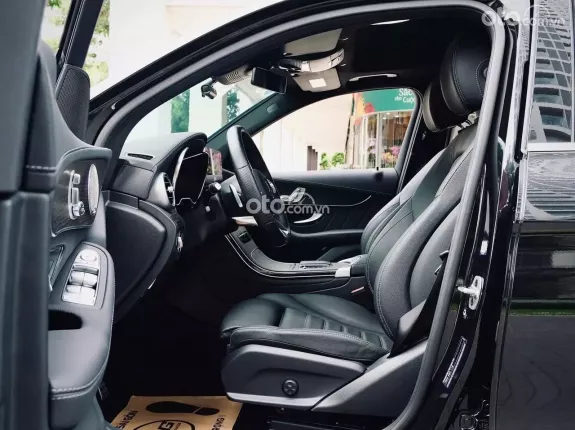 Mercedes-Benz GLC 300 4Matic V1 2022 - SUV cao cấp màu đen nội thất sang trọng
