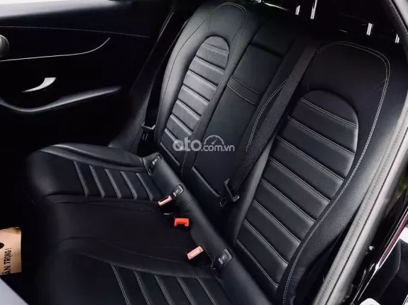 Mercedes-Benz GLC 300 4Matic V1 2022 - SUV cao cấp màu đen nội thất sang trọng