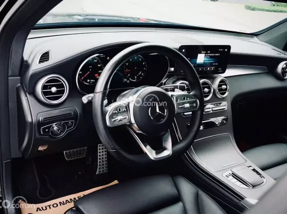 Mercedes-Benz GLC 300 4Matic V1 2022 - SUV cao cấp màu đen nội thất sang trọng