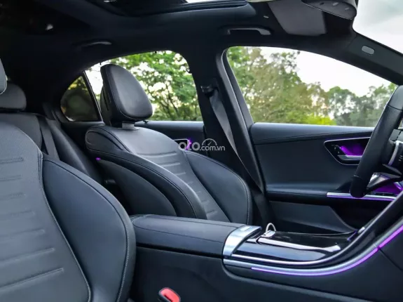 Mercedes-Benz GLC 300 4Matic 2022 - 1 viên duy nhất siêu đẹp - Odo cực ít