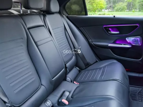 Mercedes-Benz GLC 300 4Matic 2022 - 1 viên duy nhất siêu đẹp - Odo cực ít