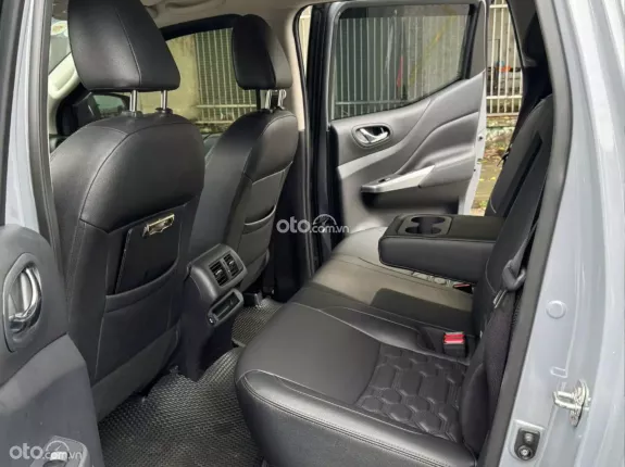 Nissan Navara NP300 VL 4x4 AT 2023 - Bán xe bán tải 4x4 đời 2023, màu xám sang trọng
