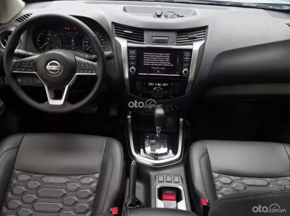 Nissan Navara NP300 VL 4x4 AT 2023 - Bán xe bán tải 4x4 đời 2023, màu xám sang trọng