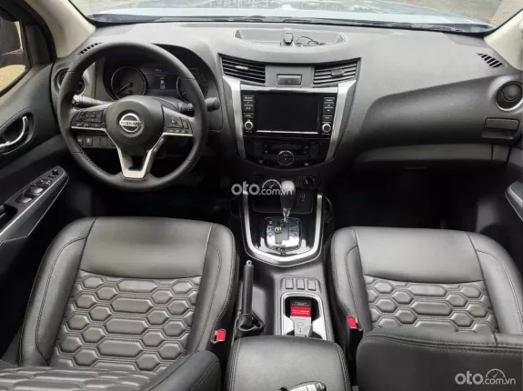 Nissan Navara NP300 VL 4x4 AT 2023 - Bán xe bán tải 4x4 đời 2023, màu xám sang trọng