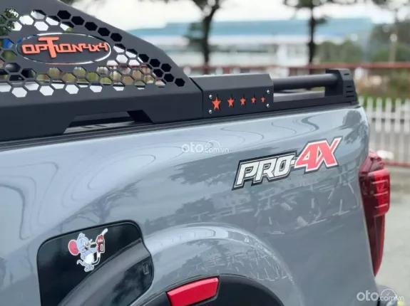 Nissan Navara NP300 VL 4x4 AT 2023 - Bán xe bán tải 4x4 đời 2023, màu xám sang trọng