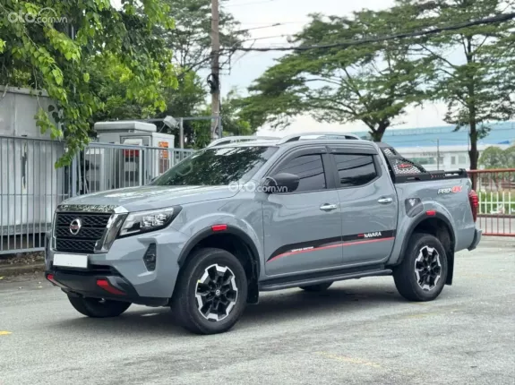 Nissan Navara NP300 VL 4x4 AT 2023 - Bán xe bán tải 4x4 đời 2023, màu xám sang trọng