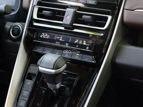 Toyota Corolla Cross 1.8 V  2024 - Giá 829 triệu