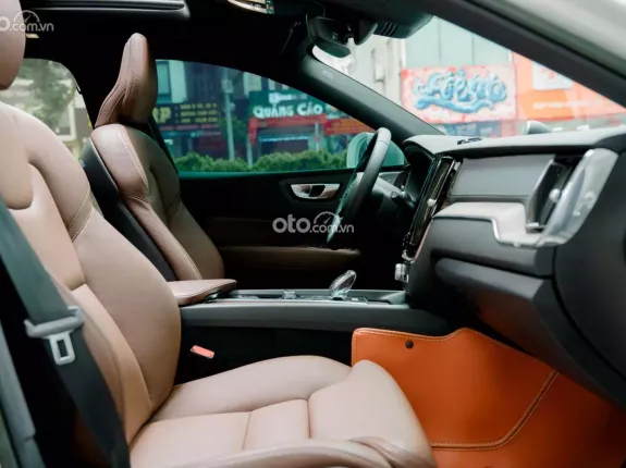 Volvo XC60 T8 AWD Recharge 2022 - Rẻ nhất thị trường