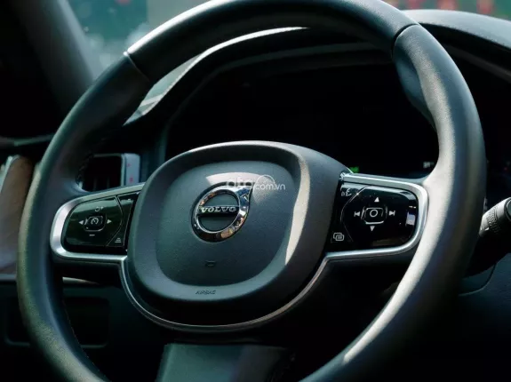 Volvo XC60 B6 Ultimate Bright 2023 - Đẳng cấp, sang trọng, an toàn