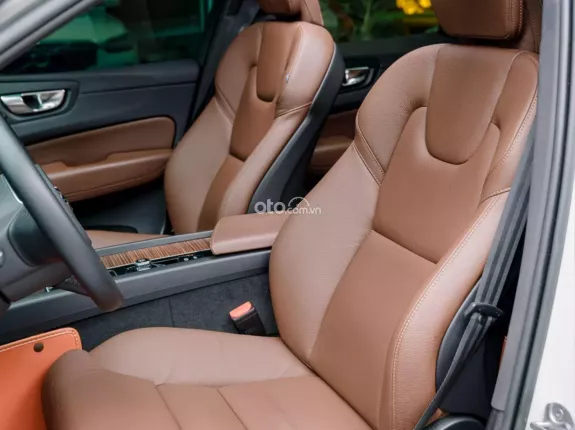 Volvo XC60 T8 AWD Recharge 2022 - Rẻ nhất thị trường