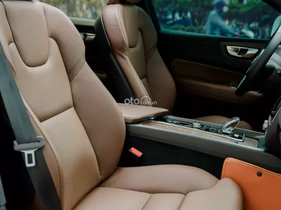 Volvo XC60 T8 AWD Recharge 2022 - Rẻ nhất thị trường