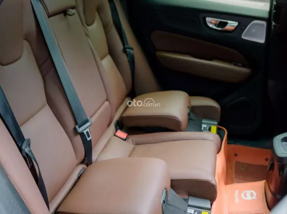 Volvo XC60 T8 AWD Recharge 2022 - Rẻ nhất thị trường