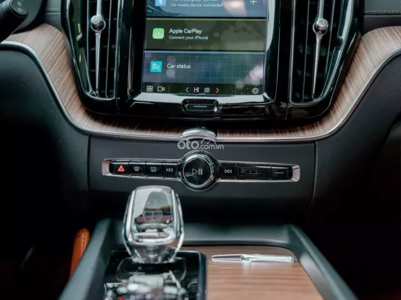 Volvo XC60 T8 AWD Recharge 2022 - Rẻ nhất thị trường