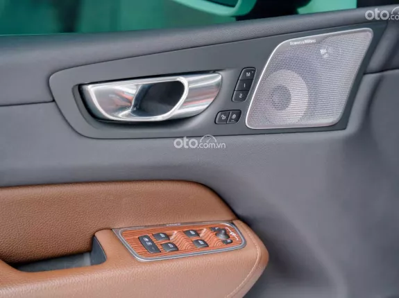 Volvo XC60 T8 AWD Recharge 2022 - Rẻ nhất thị trường