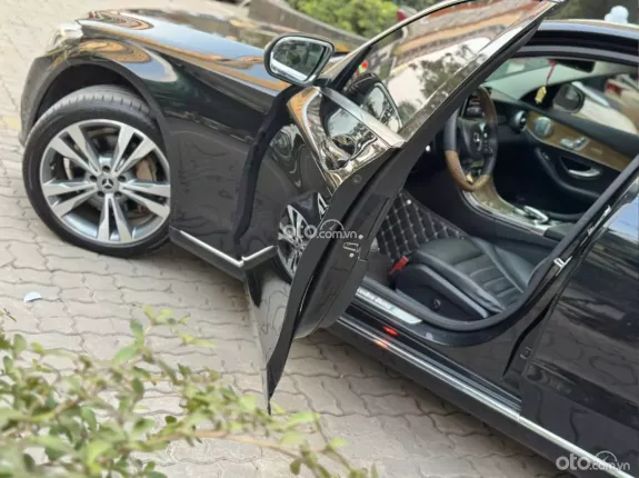 Mercedes-Benz C250 Exclusive 2018 - Odo 9v miles, xe cực đẹp