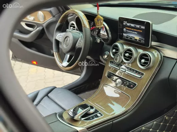 Mercedes-Benz C250 Exclusive 2018 - Odo 9v miles, xe cực đẹp
