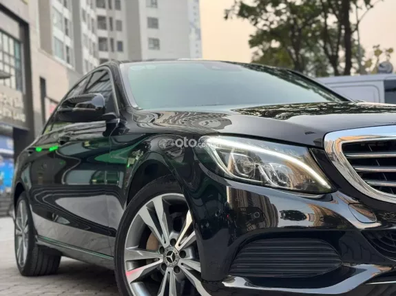 Mercedes-Benz C250 Exclusive 2018 - Odo 9v miles, xe cực đẹp