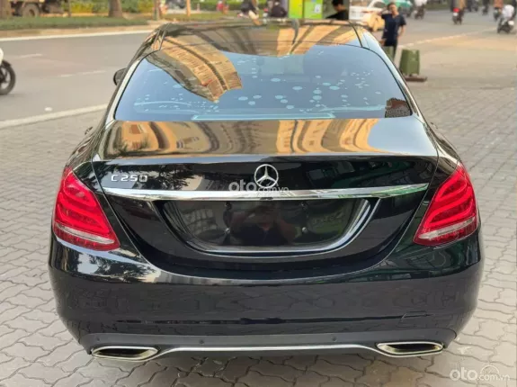 Mercedes-Benz C250 Exclusive 2018 - Odo 9v miles, xe cực đẹp