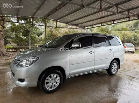 Toyota Innova 2.0G 2011 - Xe gia đình sử dụng, bảo dưỡng định kỳ, giá tốt