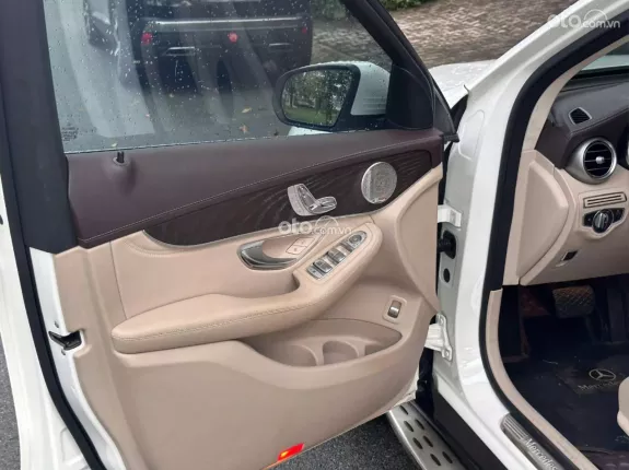 Mercedes-Benz GLC 200 4Matic 2021 - BAO ĐẬU BANK 70-90% (Ib Zalo tư vấn trực tiếp 24/7)