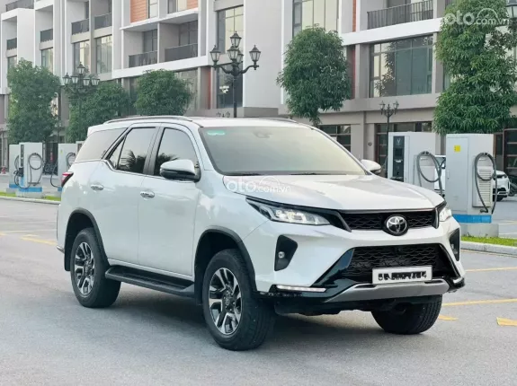 Toyota Fortuner 2.8 AT 4x4 Legender 2024 - Siêu lướt, cam kết tất cả