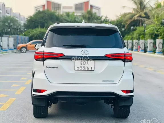 Toyota Fortuner 2.8 AT 4x4 Legender 2024 - Siêu lướt, cam kết tất cả