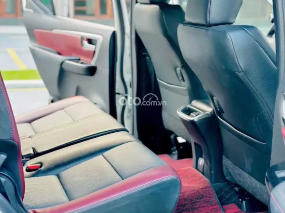 Toyota Fortuner 2.8 AT 4x4 Legender 2024 - Siêu lướt, cam kết tất cả