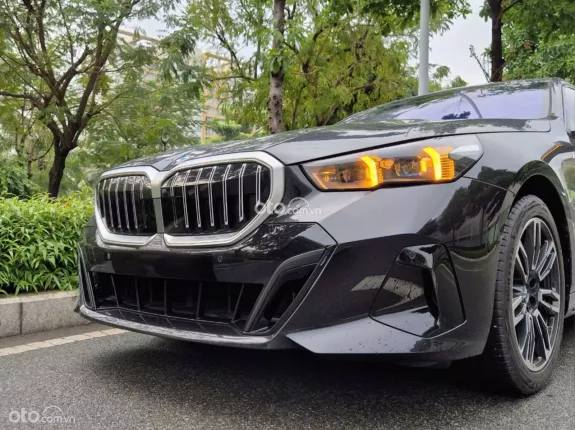 BMW 530i M Sport 2025 - BAO ĐẬU BANK 70-90% (Ib Zalo tư vấn trực tiếp 24/7)