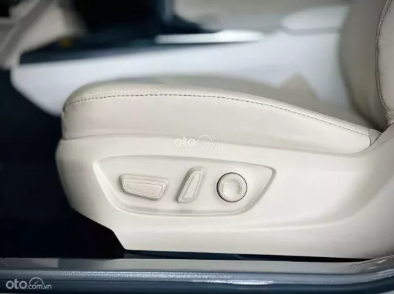 Toyota Camry 2.5Q 2023 - Nhập khẩu Thái Lan